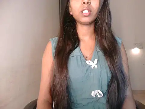 Snapshot of GlamGirl002 chatting on January 7, 12:57 am GlamGirl002 online show from January 7, 12:57 am