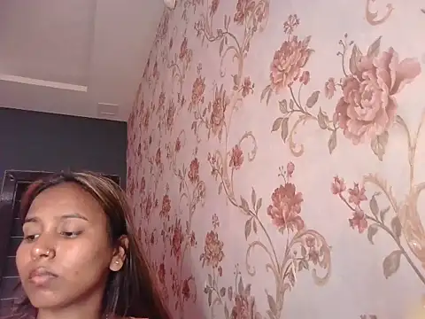 Snapshot of GlamGirl002 chatting on April 1, 2:45 am GlamGirl002 online show from April 1, 2:45 am