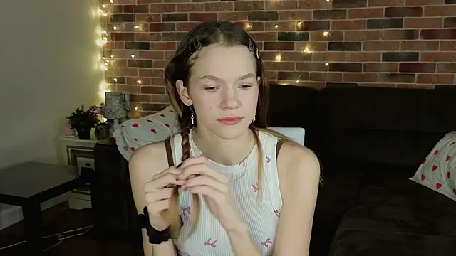 Snapshot of VelvetRisque chatting on January 10, 6:26 am VelvetRisque online show from January 10, 6:26 am