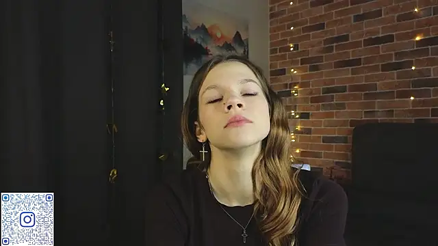 Snapshot of VelvetRisque chatting on March 1, 6:37 am VelvetRisque online show from March 1, 6:37 am