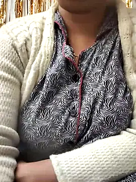 Alina-khan online show from February 7, 7:50 pm