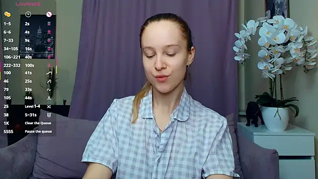 SoonMoor online show from April 5, 7:33 pm