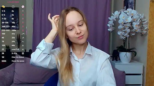 SoonMoor online show from April 8, 6:41 pm