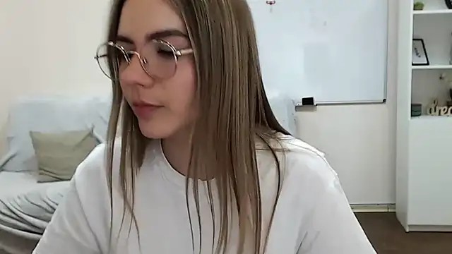 Snapshot of aSingleOne chatting on October 29, 9:05 pm aSingleOne online show from October 29, 9:05 pm