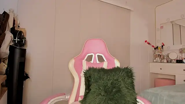 Lauuuuuuuu  online show from September 26, 4:16 am