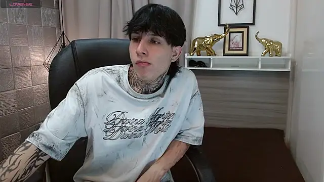 Iantwink18 online show from February 21, 8:21 pm