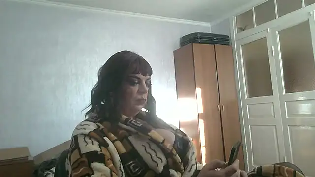 Snapshot of NiraFrost chatting on January 18, 7:34 am NiraFrost online show from January 18, 7:34 am