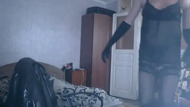 Snapshot of NiraFrost chatting on February 26, 7:18 am NiraFrost online show from February 26, 7:18 am