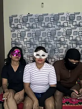 Snapshot of Family02 chatting on December 17, 4:57 pm Family02 online show from December 17, 4:57 pm