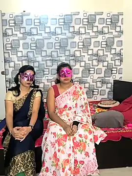 Snapshot of Family02 chatting on December 18, 5:08 pm Family02 online show from December 18, 5:08 pm