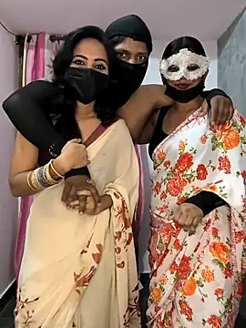 Snapshot of Family02 chatting on February 13, 5:20 pm Family02 online show from February 13, 5:20 pm