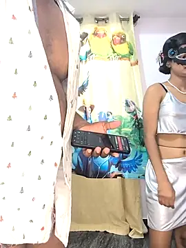 Snapshot of Family02 chatting on March 21, 7:13 am Family02 online show from March 21, 7:13 am