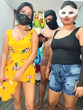 Snapshot of Family02 chatting on April 1, 6:16 pm Family02 online show from April 1, 6:16 pm