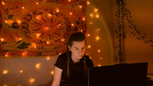 AliceCUNTach online show from February 4, 5:02 am