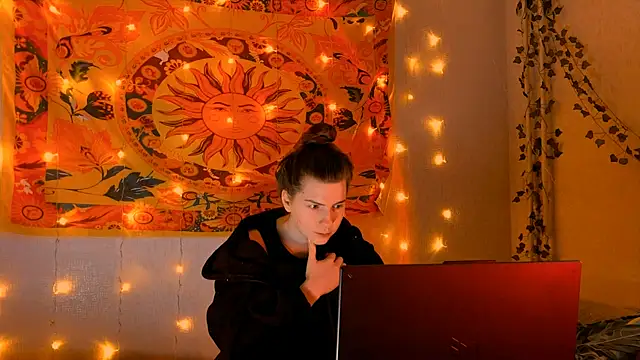 AliceCUNTach online show from February 8, 5:11 am