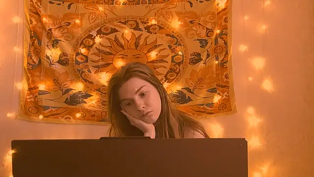 AliceCUNTach online show from April 2, 5:05 am