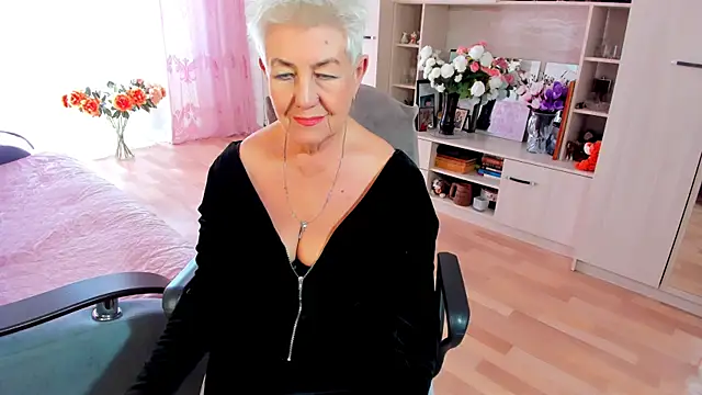 HotandMature online show from April 10, 9:25 am