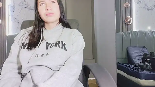 Olivia11  online show from July 24, 1:31 pm