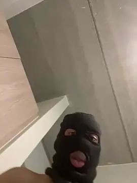 fitsexyman online show from April 6, 4:46 am