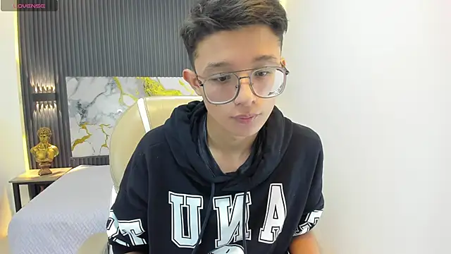 SantiagoRusso18 online show from September 10, 12:38 pm