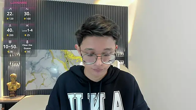 SantiagoRusso18 online show from October 10, 12:37 pm