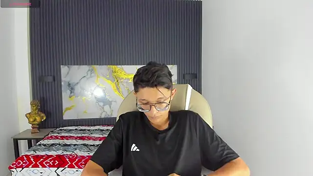 SantiagoRusso18 online show from December 17, 2:45 pm