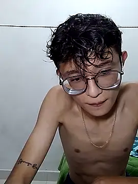 SantiagoRusso18 online show from January 18, 9:07 pm