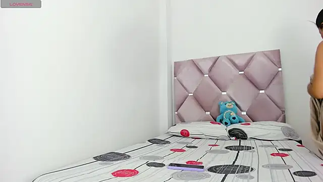 Snapshot of SaraNixx chatting on December 20, 12:40 am SaraNixx online show from December 20, 12:40 am