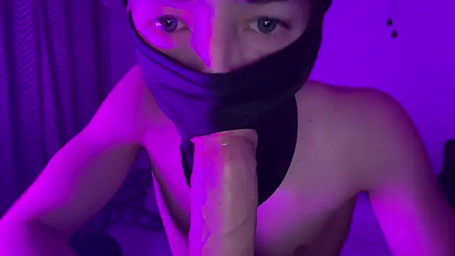 Snapshot of floridatwink2005 chatting on December 14, 5:13 am floridatwink2005 online show from December 14, 5:13 am