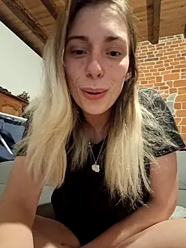 Snapshot of SexyAlya chatting on October 24, 11:45 pm SexyAlya online show from October 24, 11:45 pm