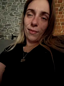 Snapshot of SexyAlya chatting on November 8, 11:47 pm SexyAlya online show from November 8, 11:47 pm