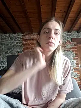 Snapshot of SexyAlya chatting on December 4, 9:18 am SexyAlya online show from December 4, 9:18 am