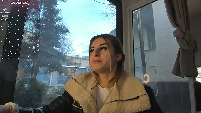 Ella Vee online show from January 10, 6:48 am