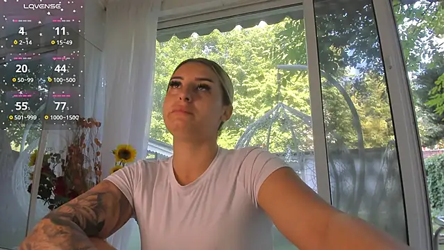 Snapshot of Ella_Vee chatting on June 29, 5:46 am Ella Vee online show from June 29, 5:46 am