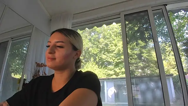Snapshot of Ella_Vee chatting on July 17, 6:31 am Ella Vee online show from July 17, 6:31 am