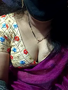 luci-queen online show from December 22, 2:41 am