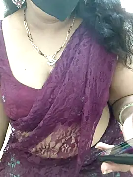 Snapshot of luci-queen chatting on June 9, 7:42 am luci-queen online show from June 9, 7:42 am