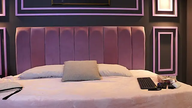 Tayler Kim online show from January 18, 5:39 pm