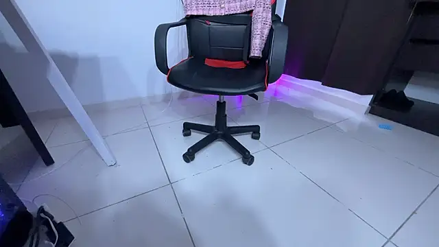 Snapshot of regina_mills_milk chatting on January 15, 11:37 am regina mills milk online show from January 15, 11:37 am