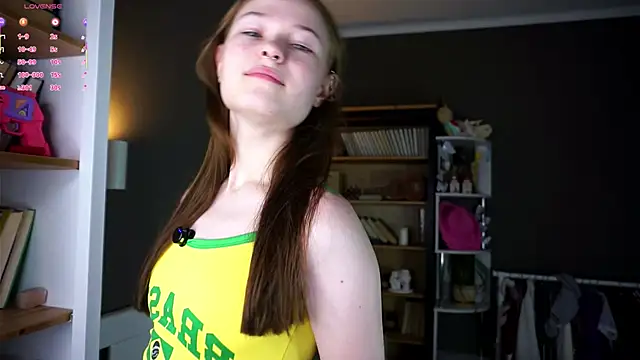 LynHillaire online show from December 20, 11:17 am