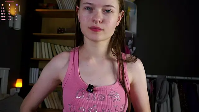 LynHillaire online show from December 22, 11:07 am