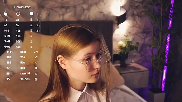 LynHillaire online show from April 15, 12:45 pm