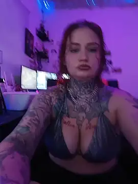 Snapshot of blazed_vixen chatting on June 17, 11:38 pm blazed vixen online show from June 17, 11:38 pm
