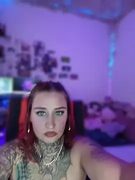 Snapshot of blazed_vixen chatting on June 19, 10:46 pm blazed vixen online show from June 19, 10:46 pm