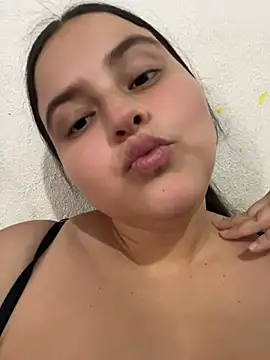 mia-08martinez  online show from May 22, 6:13 pm