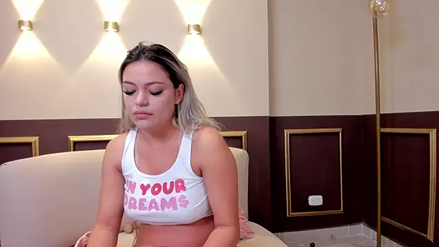 Snapshot of milaowens chatting on July 17, 12:34 pm milaowens online show from July 17, 12:34 pm