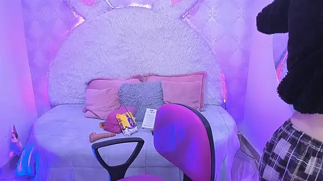 Gaby louse online show from April 18, 7:18 pm