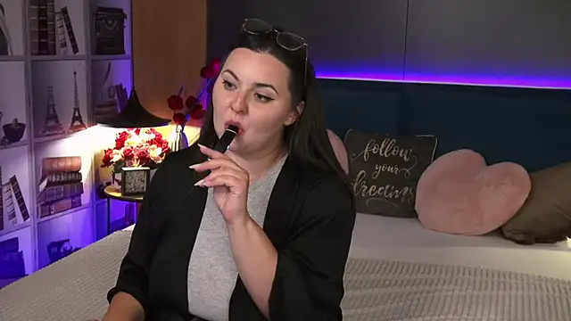 Mia Swano online show from June 16, 5:37 pm
