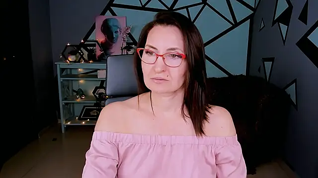 Snapshot of UnaTerra chatting on February 1, 9:08 am UnaTerra online show from February 1, 9:08 am