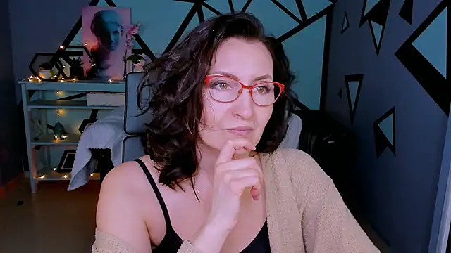 Snapshot of UnaTerra chatting on February 7, 9:24 am UnaTerra online show from February 7, 9:24 am